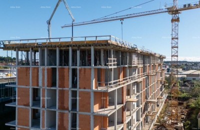 Пула! Многофункциональное современное здание с лифтом, рядом с центром. Квартира с парковочным местом и кладовкой S4.