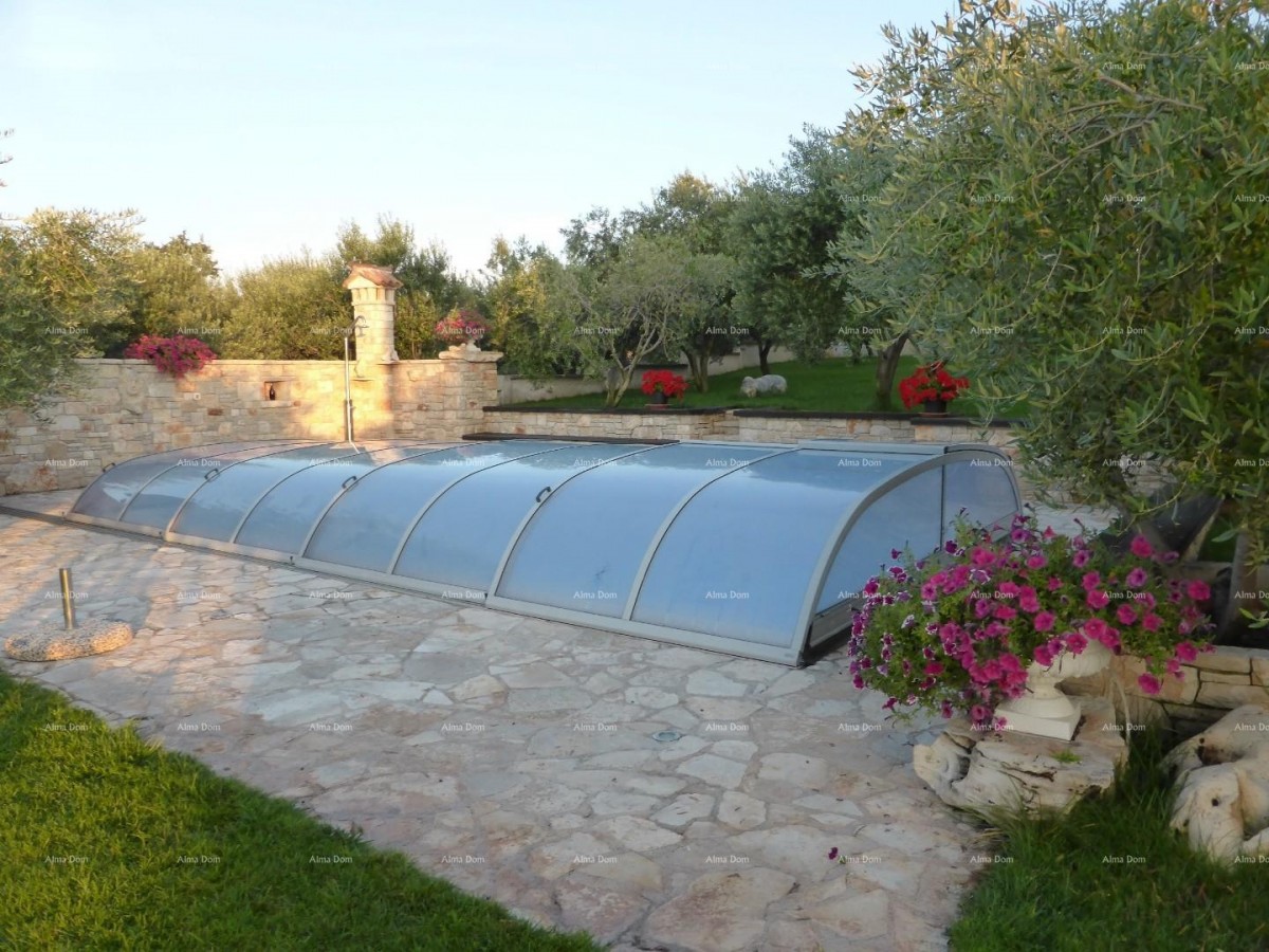 Prodaje se vila, blizina Marčane. 7