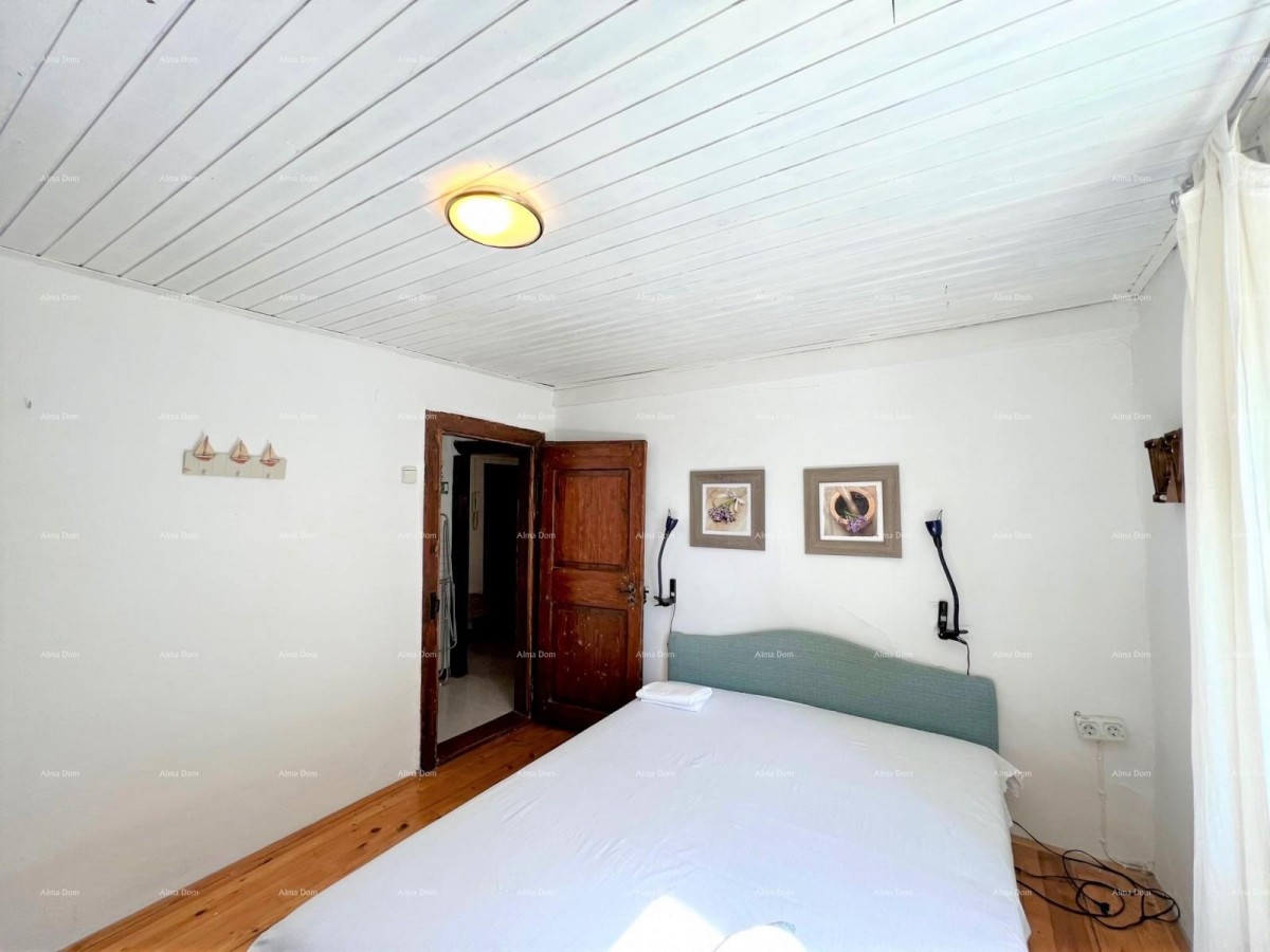 Prodaje se stan u centru Pule sa pogledom na katedralu i more. 7