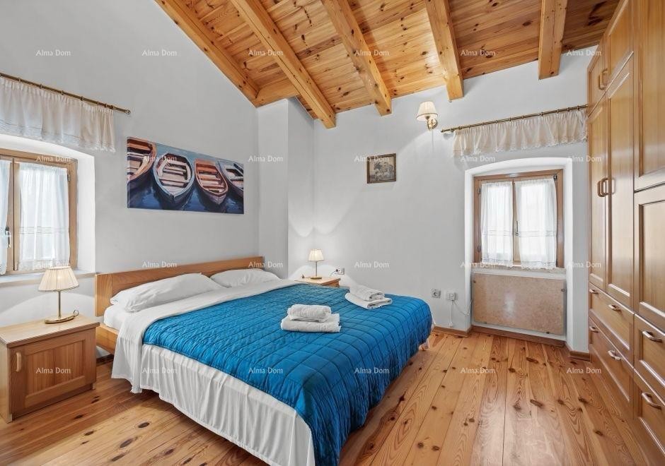 For sale: Renovated Istrian house with a pool – Kanfanar, 208 m², two buildings. 20