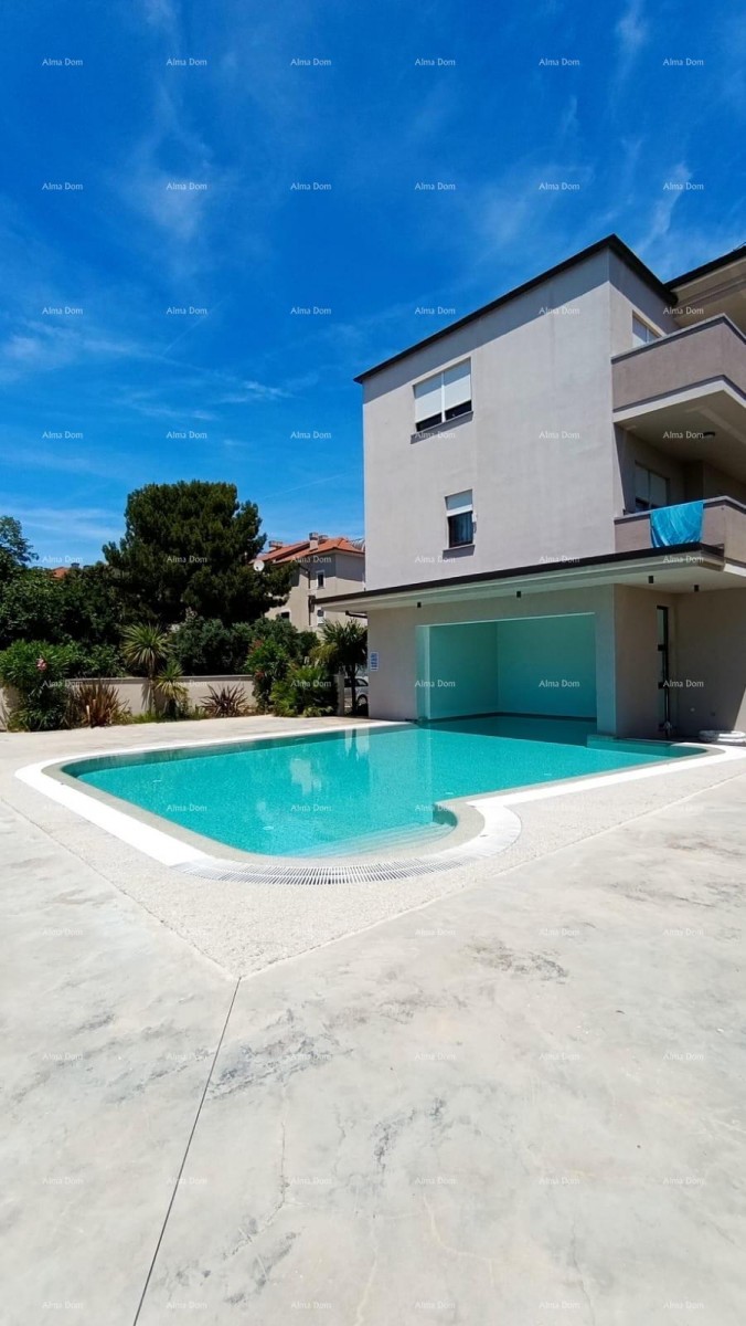 Appartamento con terrazza, posto auto e piscina comune – Premantura 2