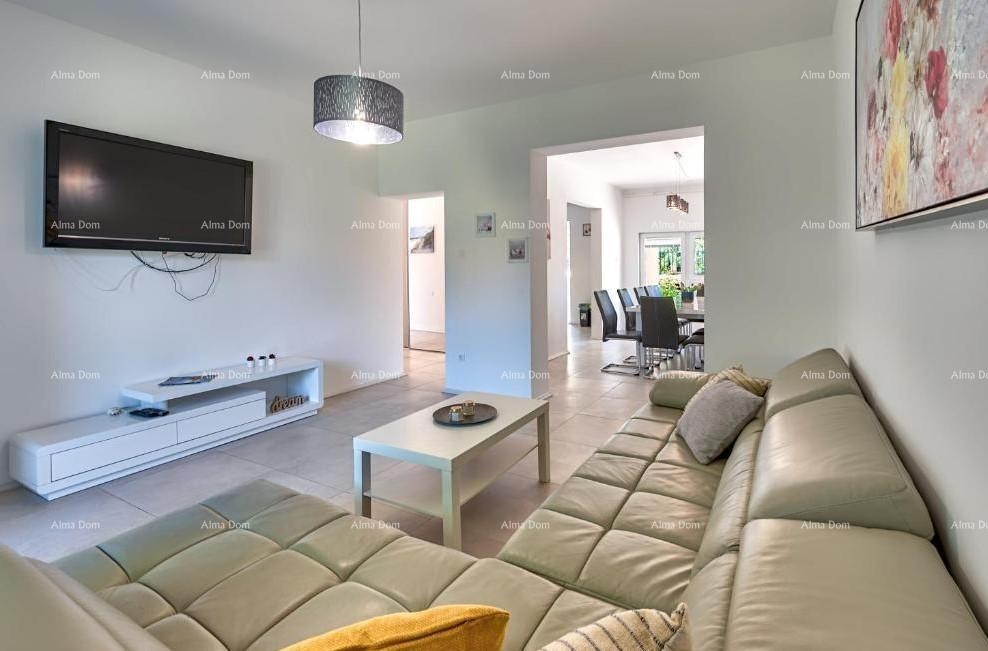 In vendita casa con piscina e vista mare – Ližnjan 11
