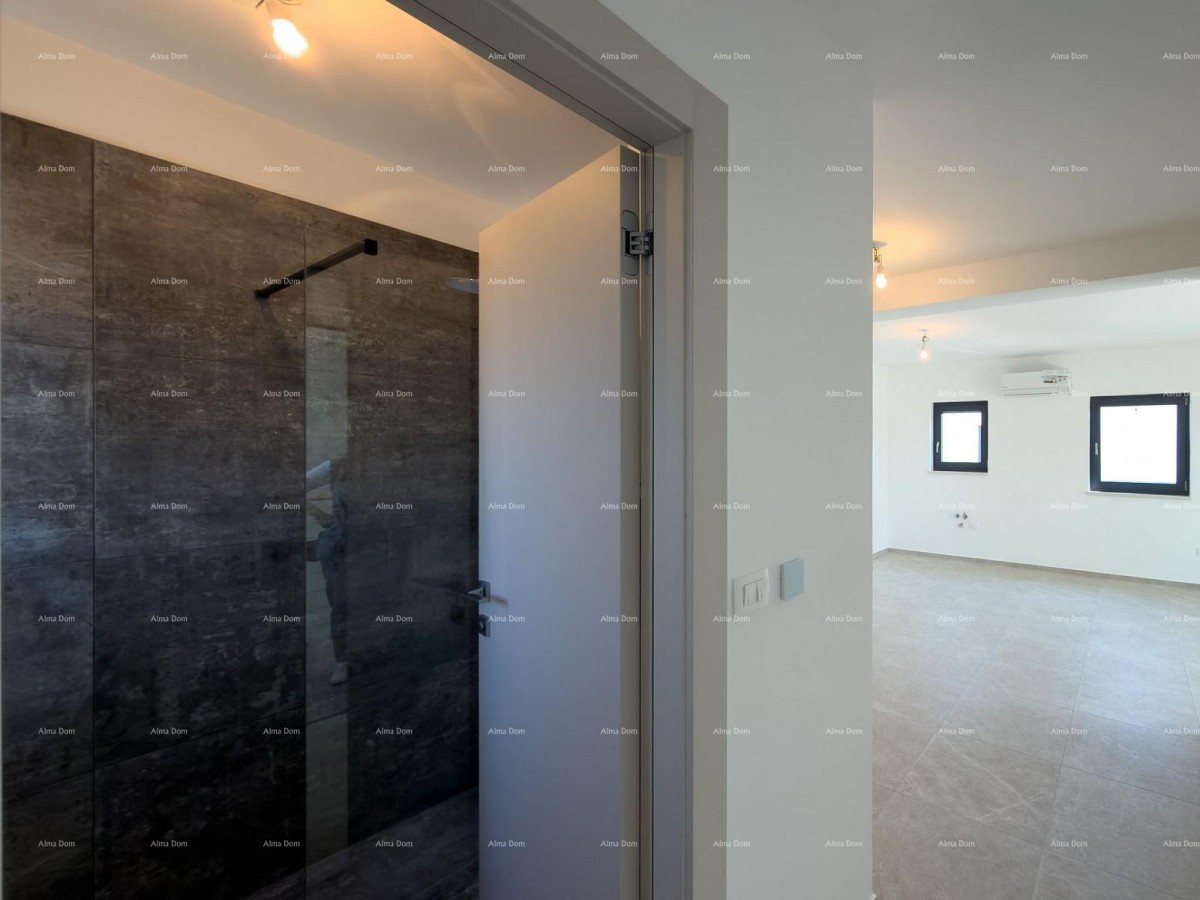 Новая постройка в отличном месте. 3