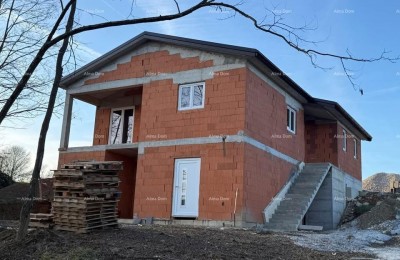 Hiša v roh-bau fazi z veliko parcelo – Cerovlje