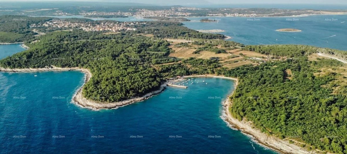 Premantura, gradbena parcela velikosti 1.800 m² 1
