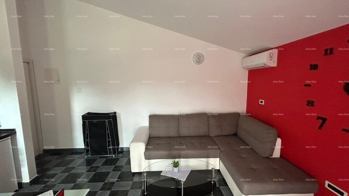 Pula Veli vrh. We are selling a house with multiple apartments and a swimming pool. 11