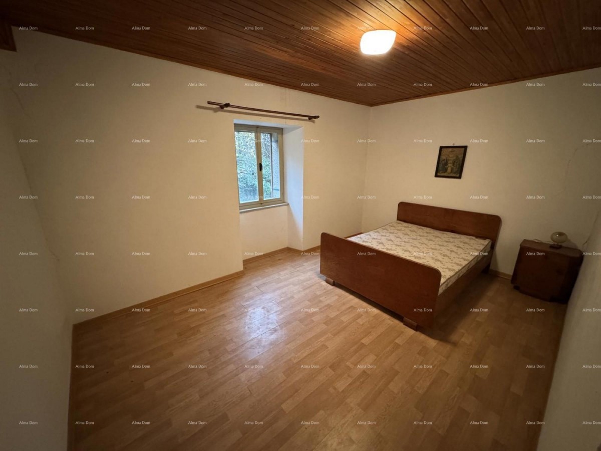 Prodaja- kamena istarska kuća s građevinskim zemljištem, u manjem mjestu, blizina Buzeta! 8