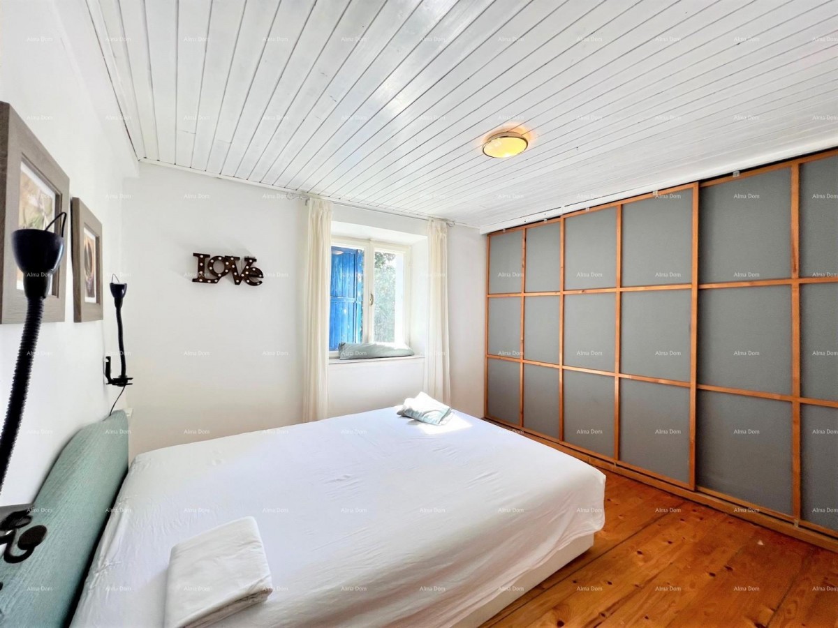 Prodaje se stan u centru Pule sa pogledom na katedralu i more. 9