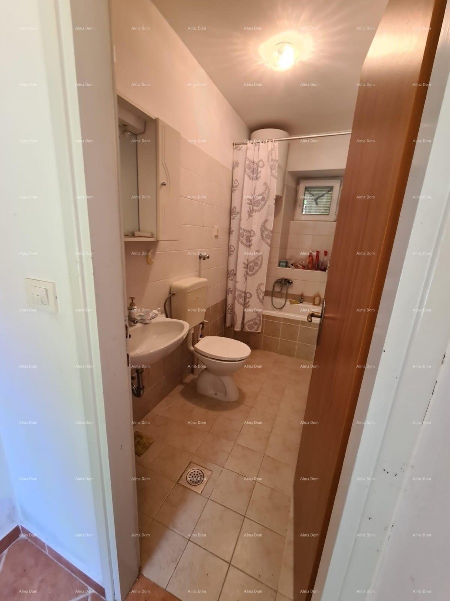 Prodaja hiše z dvoriščem in velikim zemljiščem, Barban 17