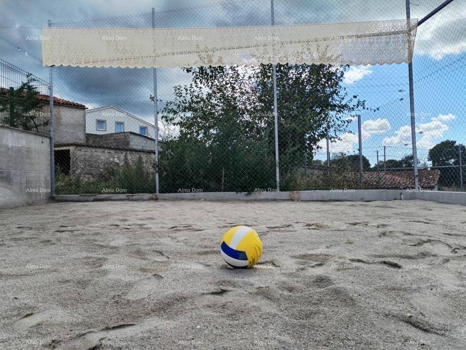 Дом с бассейном и спортивными удобствами 16