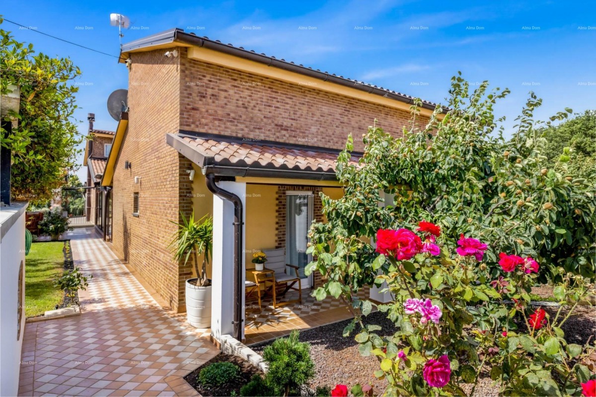 Vendita di due case collegate a Pomer 1