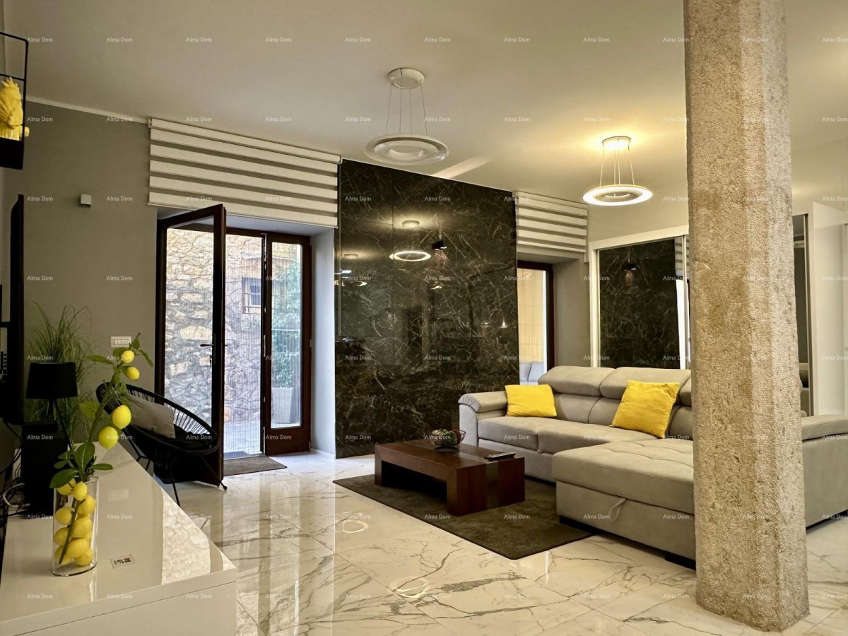 Прекрасный дом с тремя зарегистрированными апартаментами в старой части города Пореч! 3