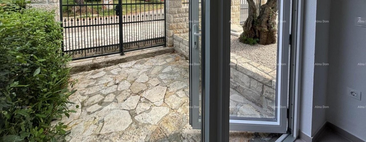 Prodaja - velik stan s dvema ločenima stanovanjskima enotama ter zasebnim bazenom in dvoriščem, Umag! 7