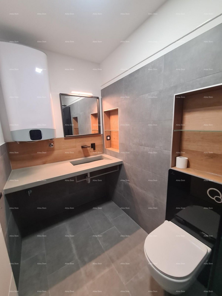 Istra. Pula. Veli vrh. 1