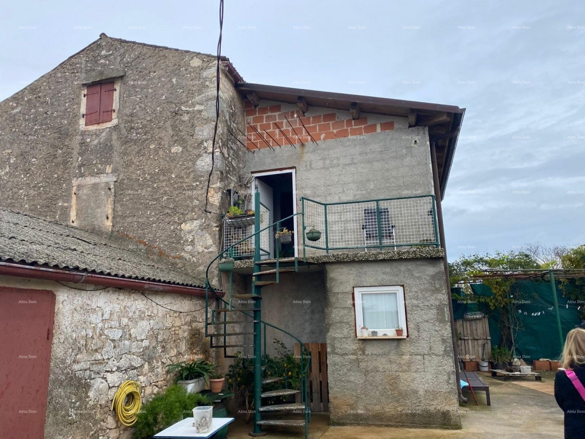 A house for sale with additional building and land, Pula! 12