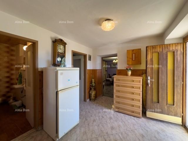 Мы продаем большой отдельно стоящий дом с просторным двором! 7