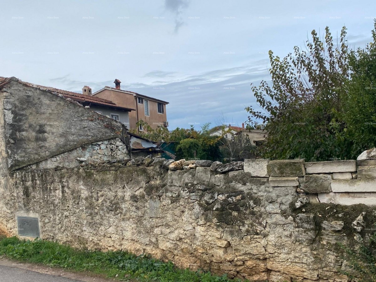 Vendita di una casa bifamiliare con annesso (casa più piccola) e terreno, Pola! 4