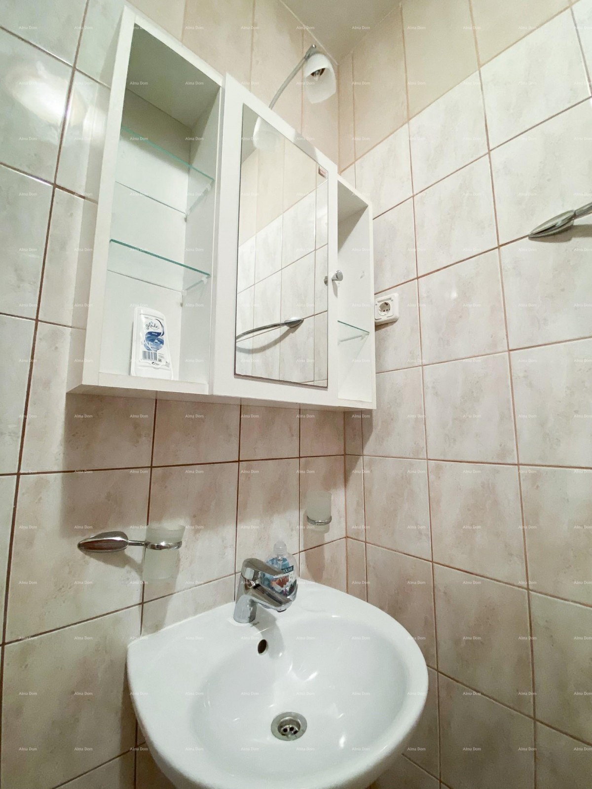 Beautiful villa with 6 apartments for sale in one of the best locations in Supetar, island of Brač! 23