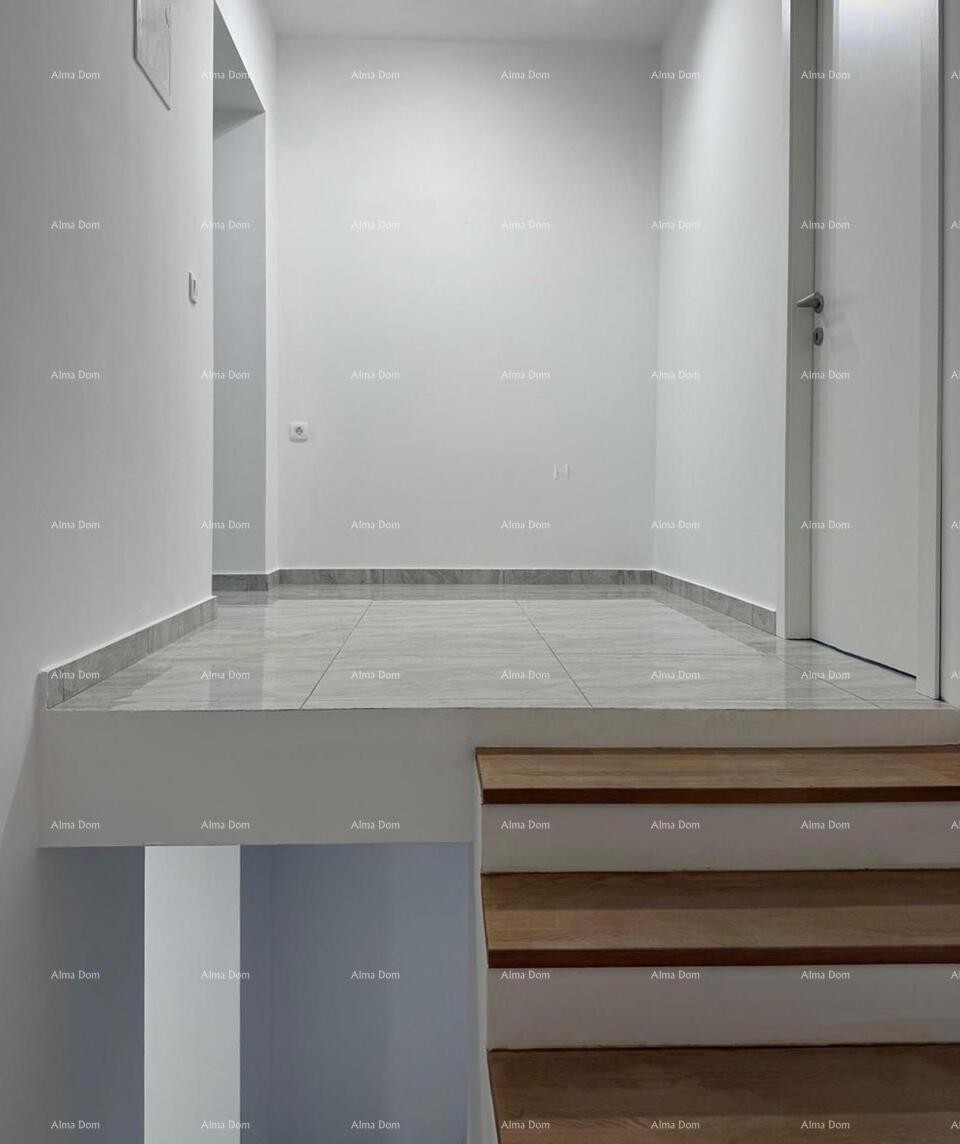 ПОРЕЧ, Реновированный каменный дом с видом на море 9