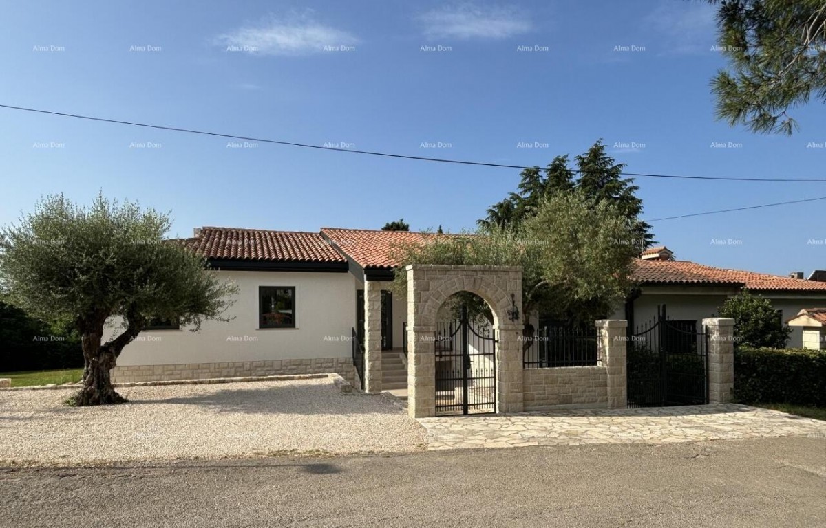 Prodaja - velik stan s dvema ločenima stanovanjskima enotama ter zasebnim bazenom in dvoriščem, Umag! 5