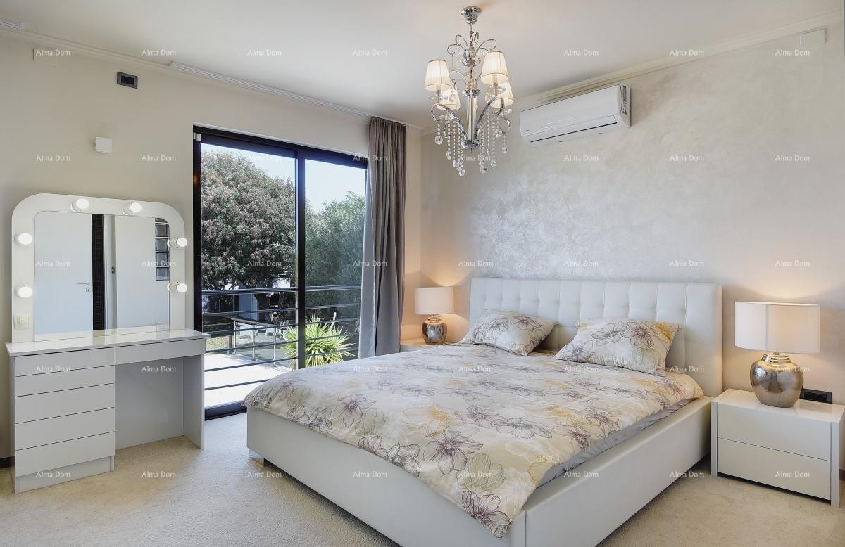 Prvi red do mora i plaže – kuća s bazenom i velikom okućnicom, Pješčana Uvala! 16