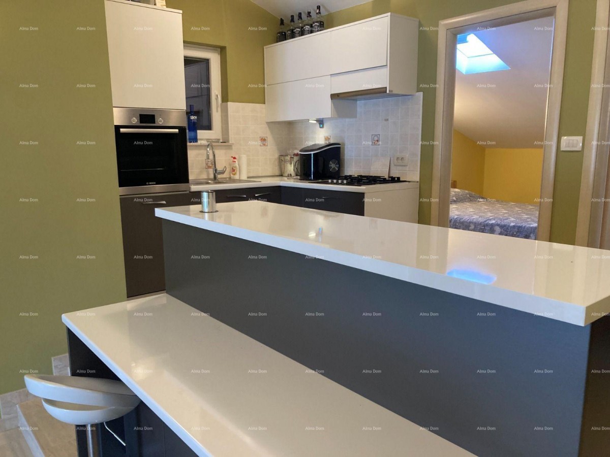 Prodaja - Prvi red do morja! Moderna, prostorna hiša s 4 ločenimi stanovanji, garažo in pomolom, Rogoznica. 9