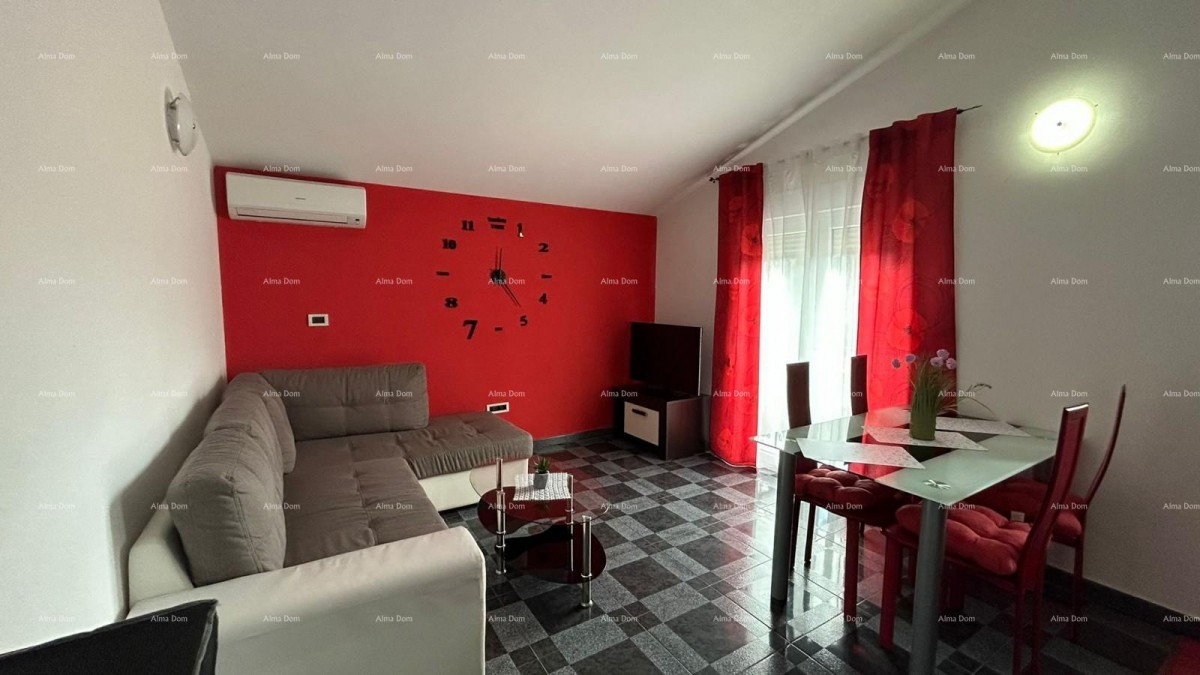 Pula Veli vrh. We are selling a house with multiple apartments and a swimming pool. 22