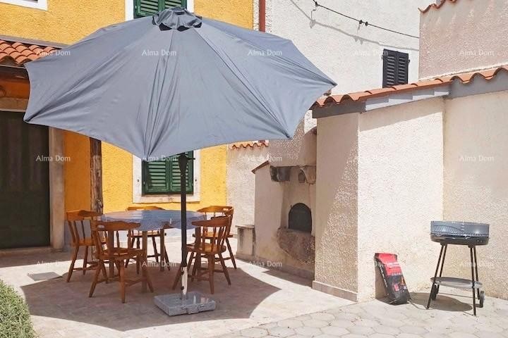 Prodaja lijepo uređene, renovirane istarske kuće s šternom, Marčana! 1