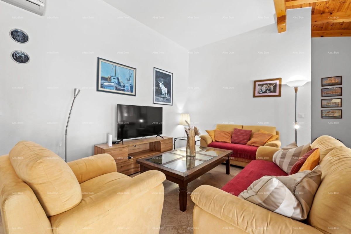 Prodaje se renovirana istarska kuća s bazenom – Kanfanar, 208 m², dva objekta 26