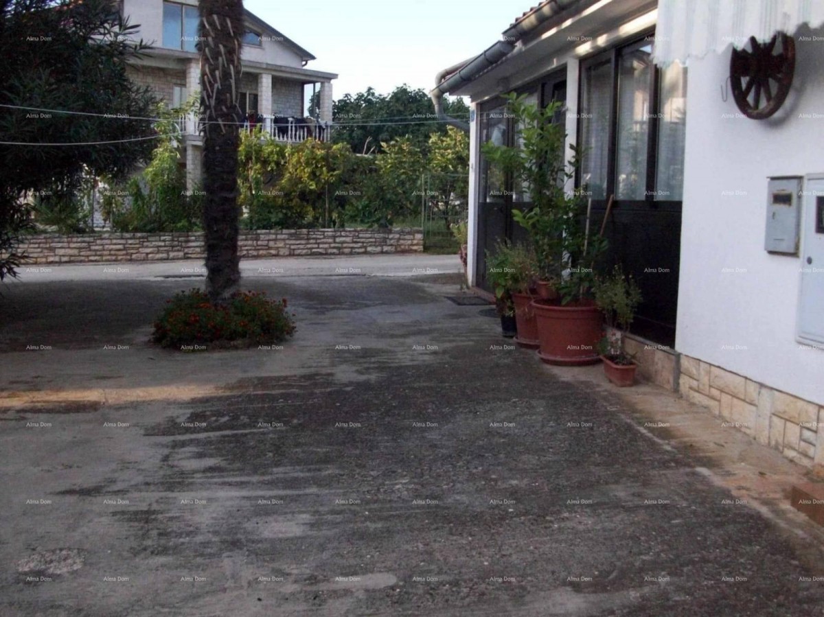 Prodaje se  kuća sa tri stana, Umag 15