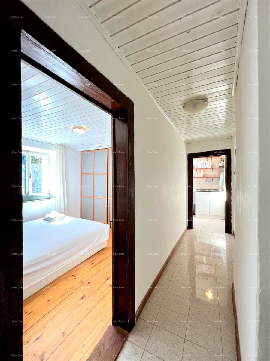 Prodaje se stan u centru Pule sa pogledom na katedralu i more. 6