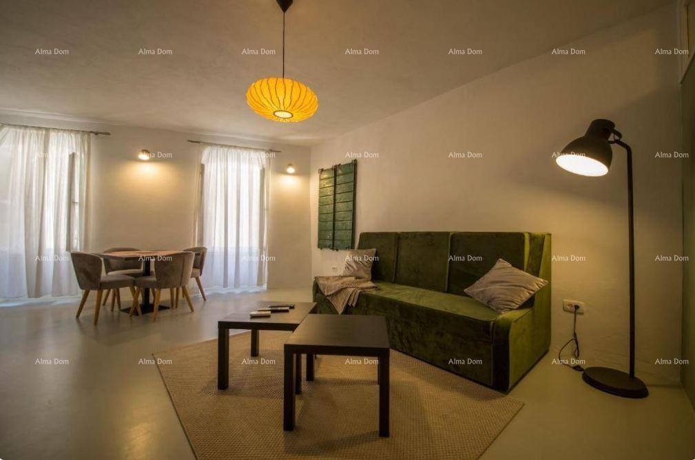 Enostavno prenovljeno stanovanje v centru Rovinja 6