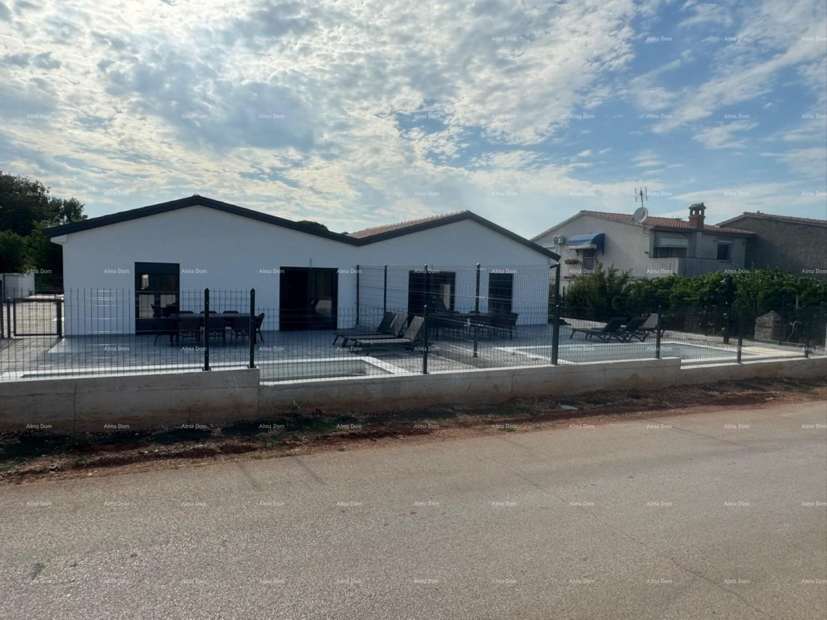 Vendita - casa bifamiliare con piscina riscaldata, nei dintorni di Poreč! 1