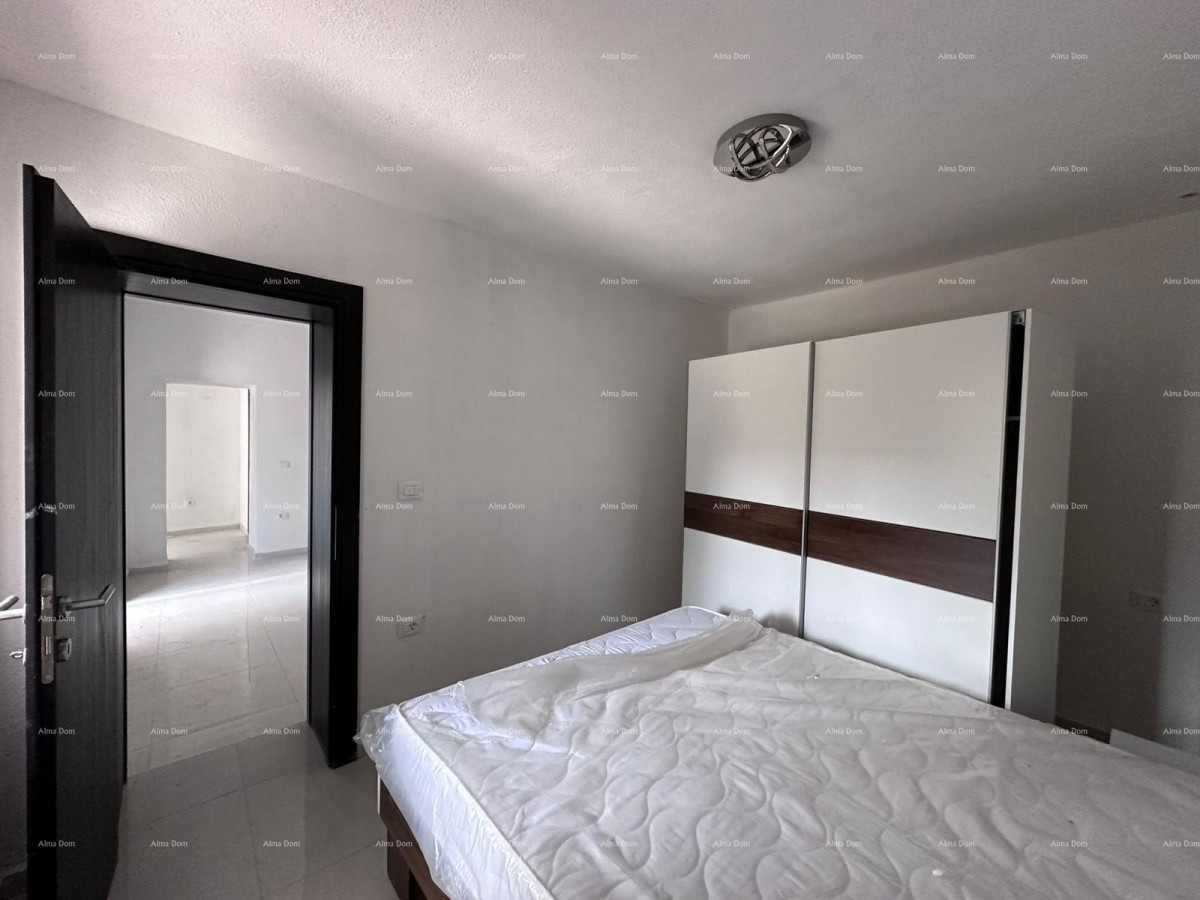 Prodaja fantastične hiše s tremi stanovi v Medulinu! 32