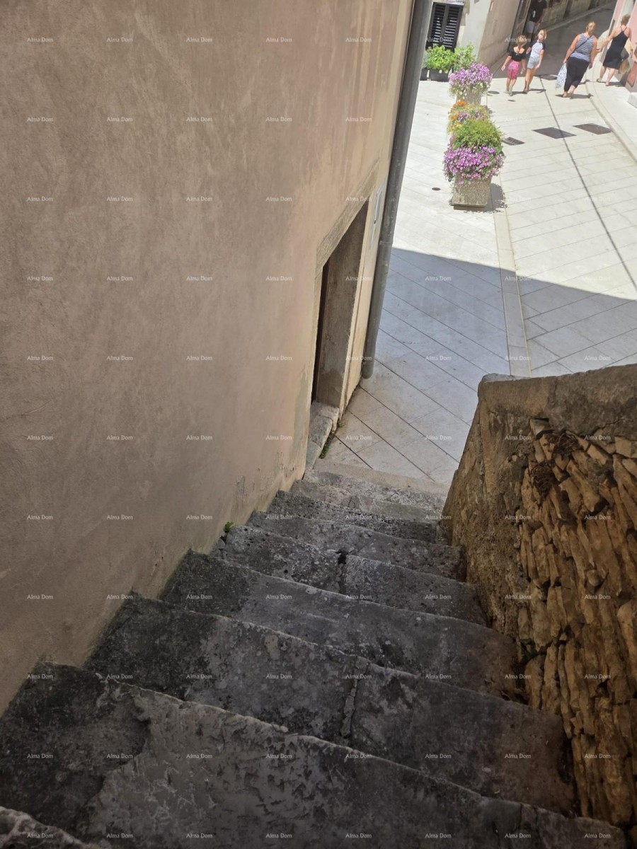 For sale: Renovated stone house in the center of the town of Vodnjan. 11
