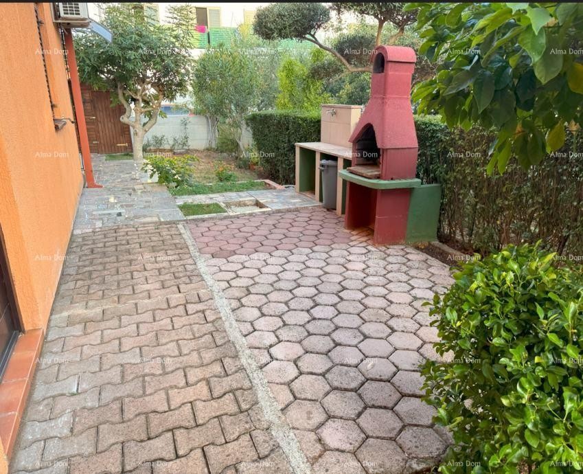 In vendita: Appartamento a Novigrad con grande giardino. 1