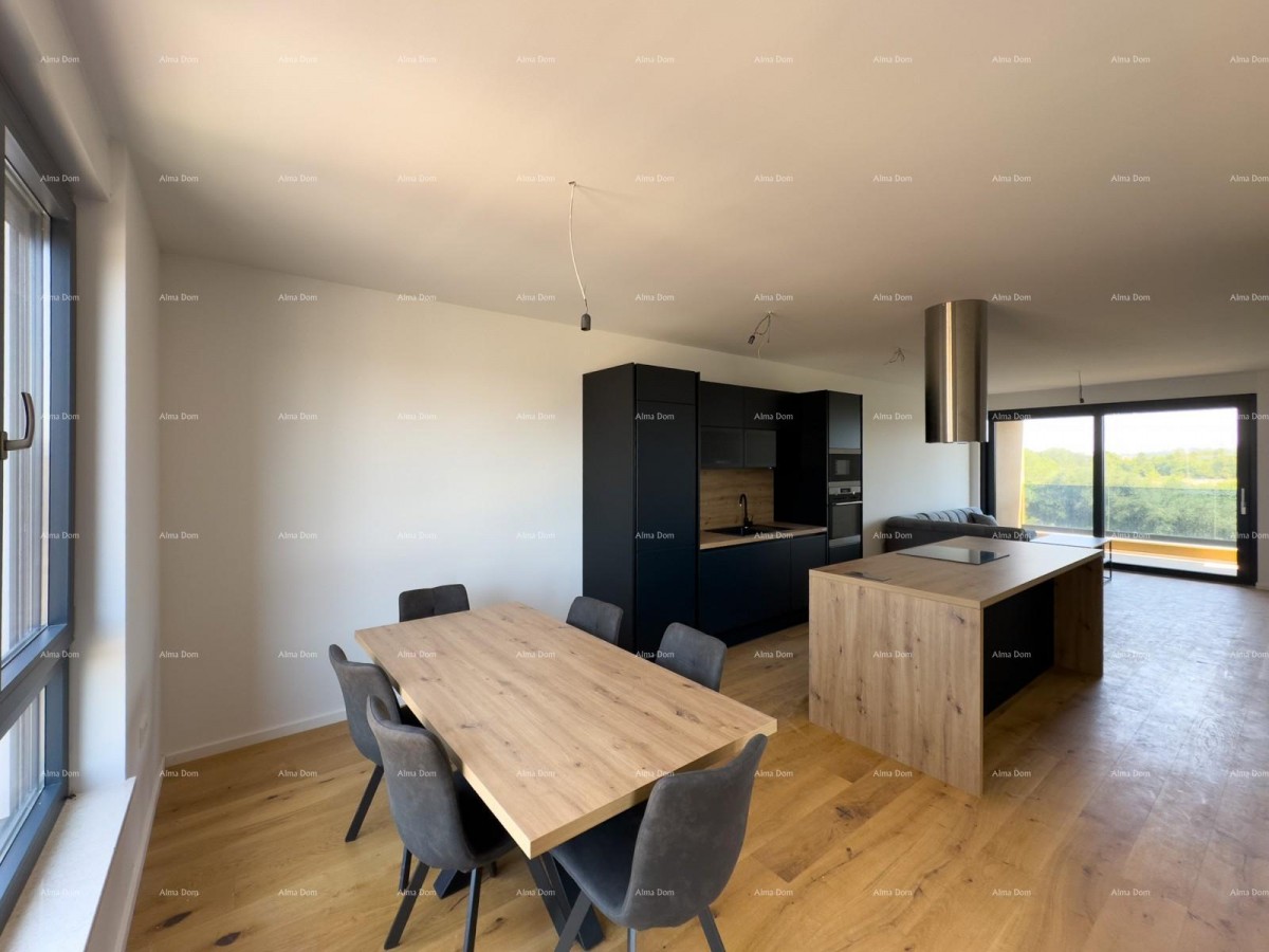 Spacious apartment in Pula with three bedrooms and modern amenities near the city center 4