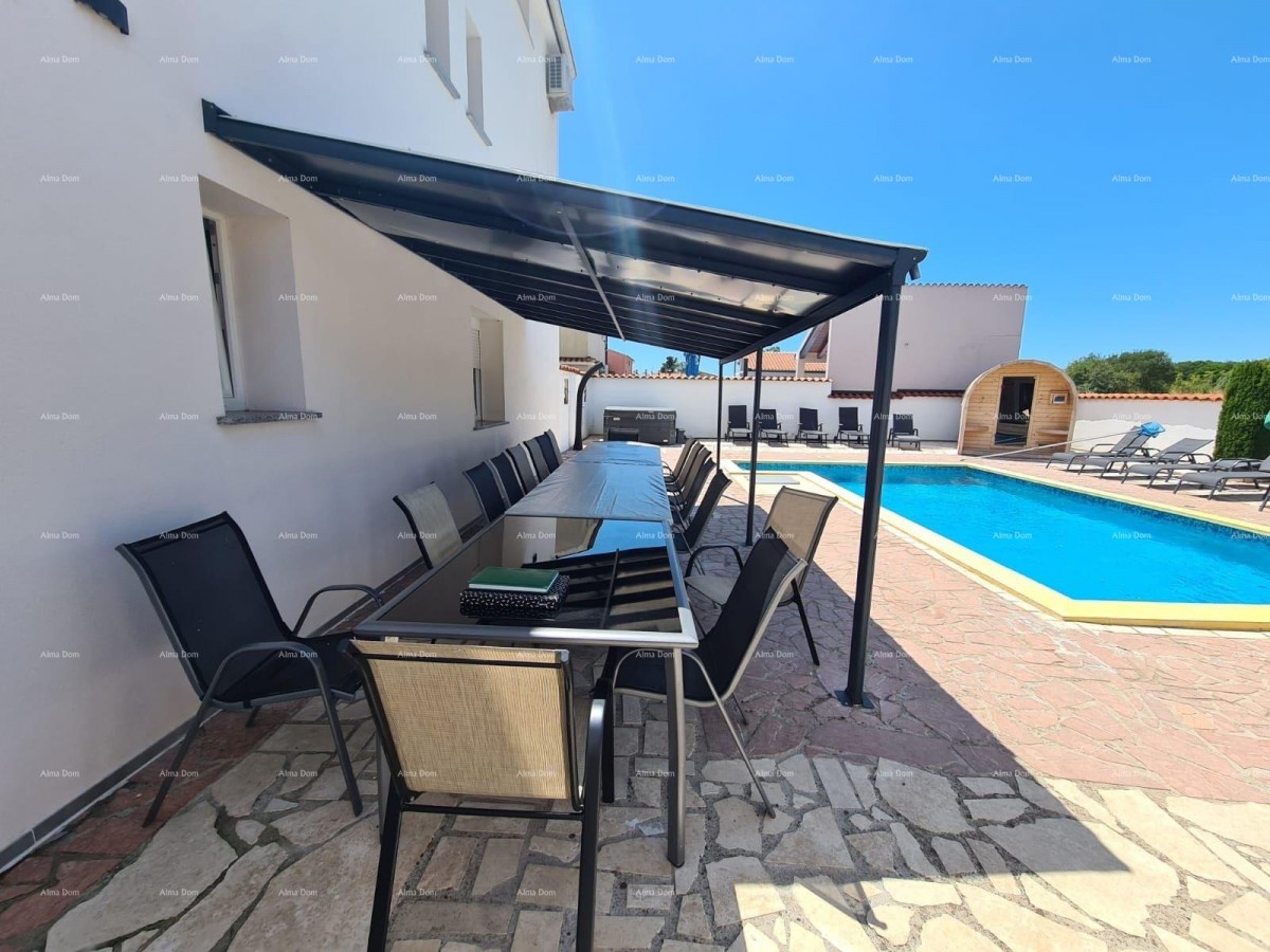 Na prodaju kuća s bazenom – Valtura 45