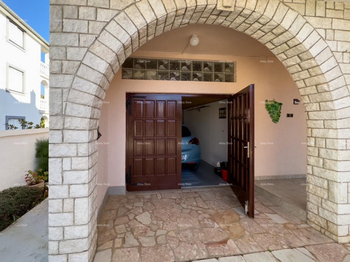 Velika hiša s 4 stanovi - Peščena uvala! 21