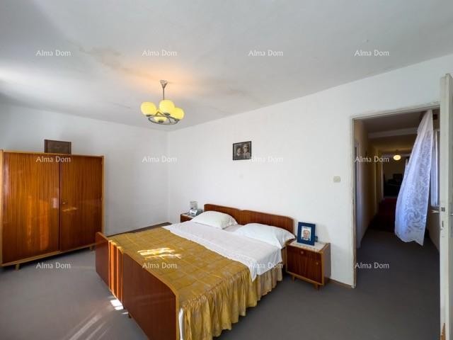 Мы продаем большой отдельно стоящий дом с просторным двором! 28