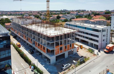 Pula! Višestambena, moderna zgrada s liftom, blizu centra. S43