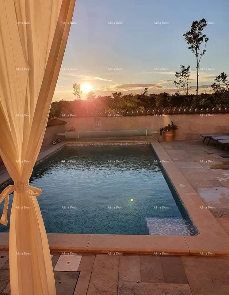 A beautiful house with a pool, surrounded by greenery! 17