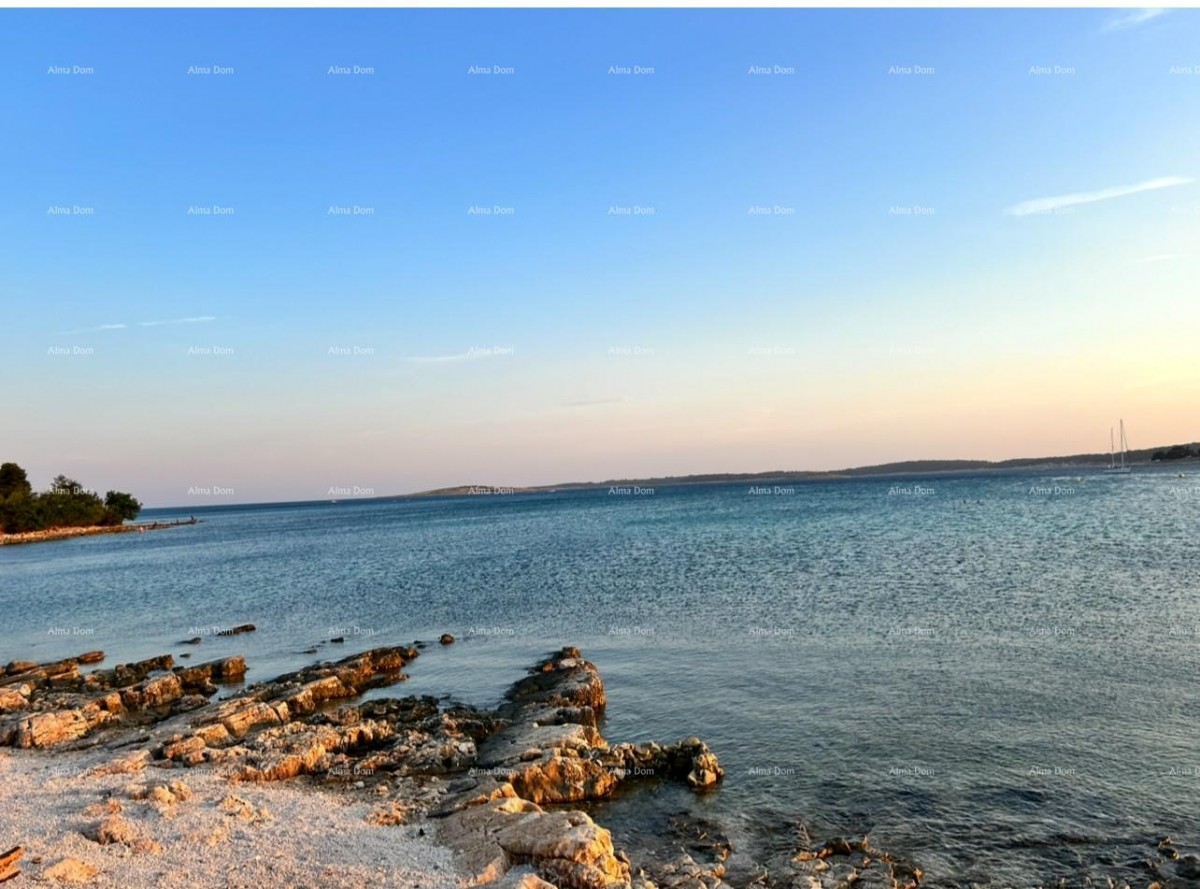 Продажа дома с двумя квартирами, 100 м от моря!!! Вид на море! Медулин! 2