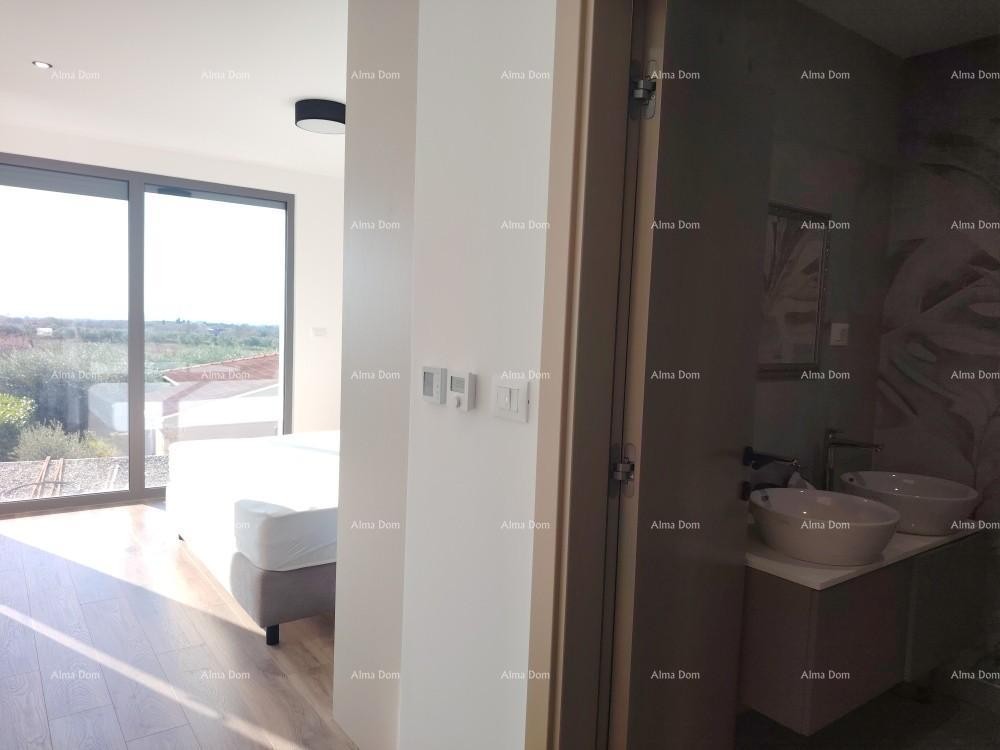 Top-notch three-bedroom apartment with a sea view, furnished 13