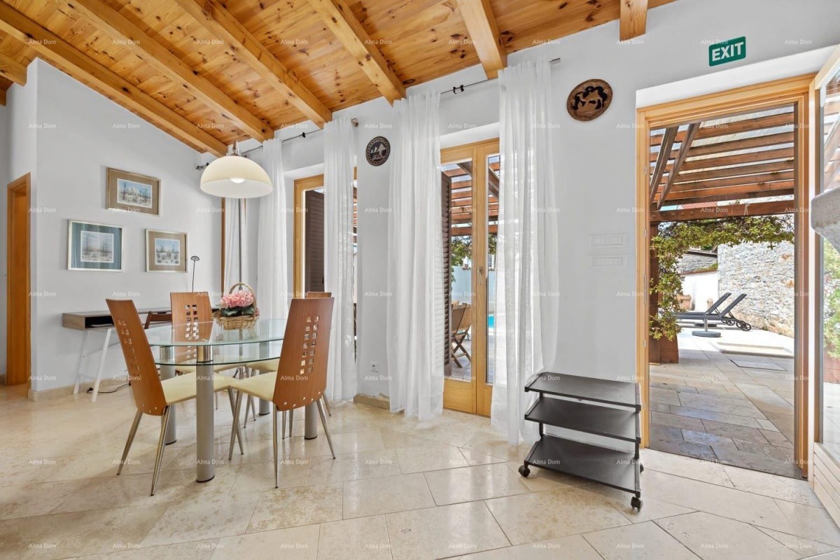 For sale: Renovated Istrian house with a pool – Kanfanar, 208 m², two buildings. 29
