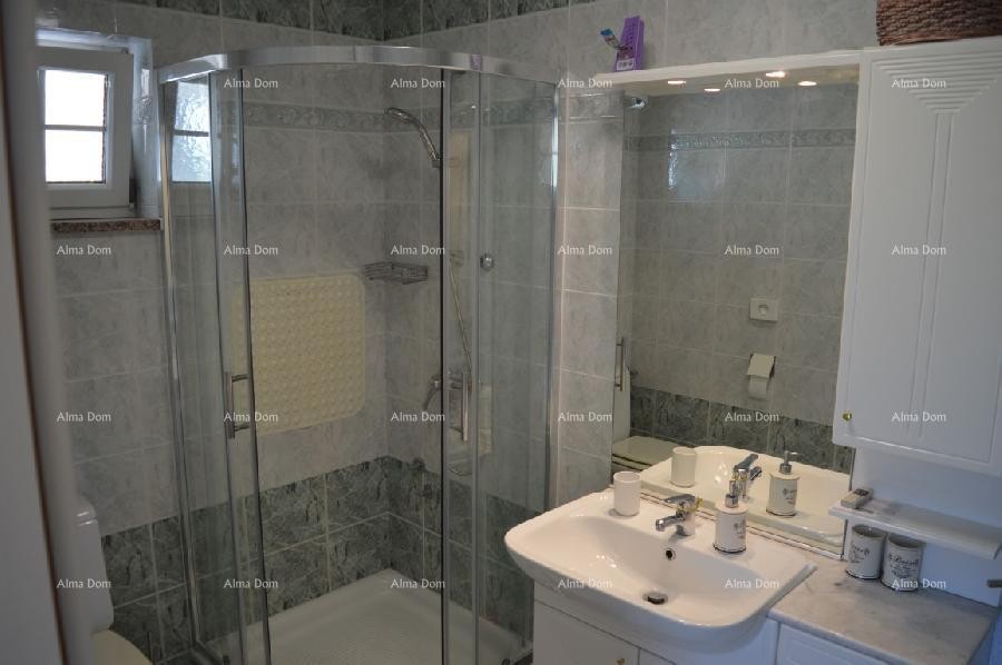 Prekrasna kuća sa bazenom! POREČ 25