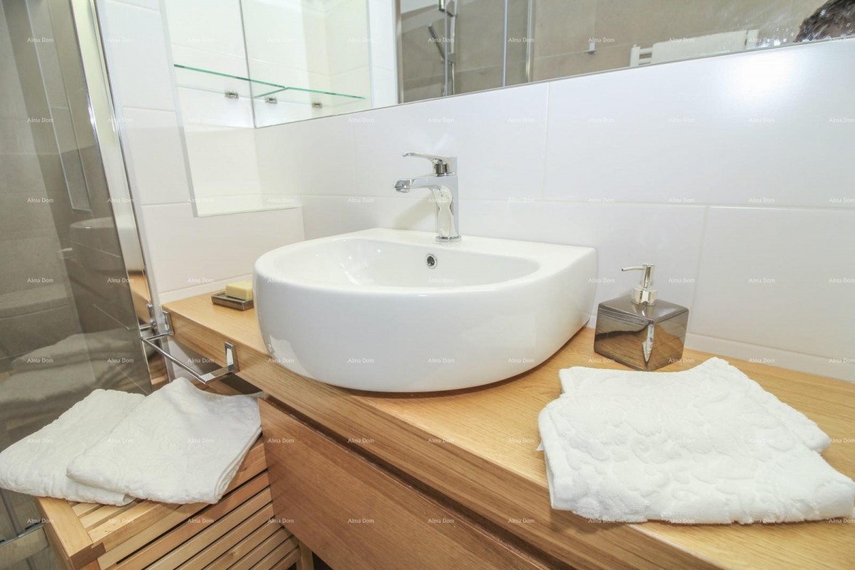 Prodaja predivne, moderno opremljene i renovirane istarske kamene kuće, Bale! 35