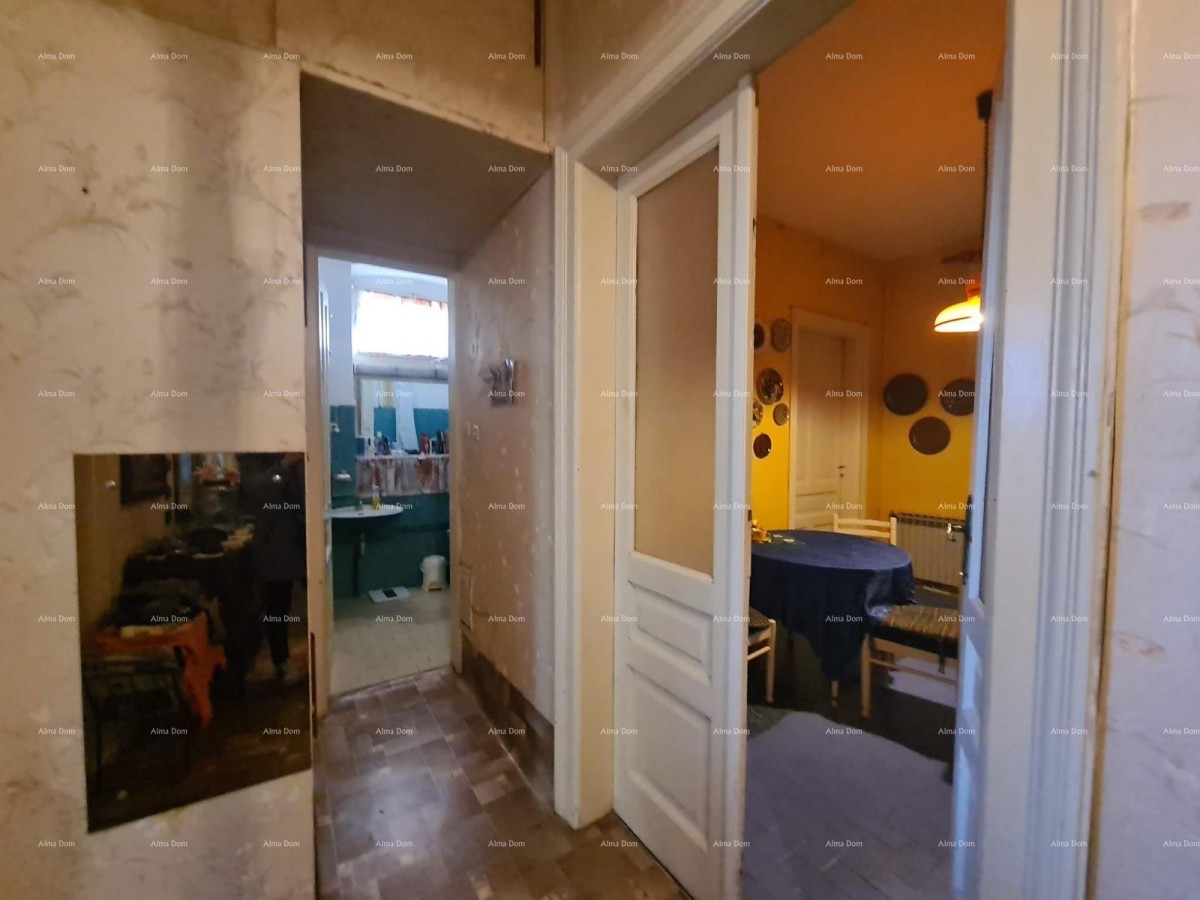 Stan v pritličju s dvoriščem in garažo – center Pule 12