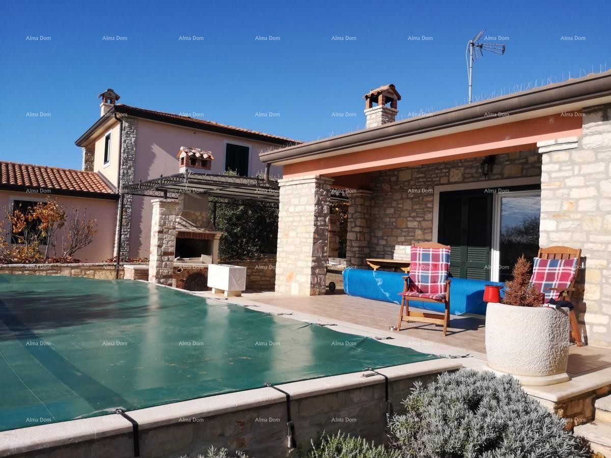 Beautiful house with large pool 10