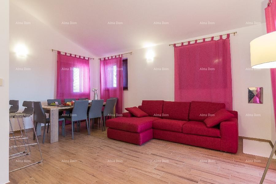 Valdebek. Detached house with a pool and jacuzzi! Close to the center of the city of Pula. 35